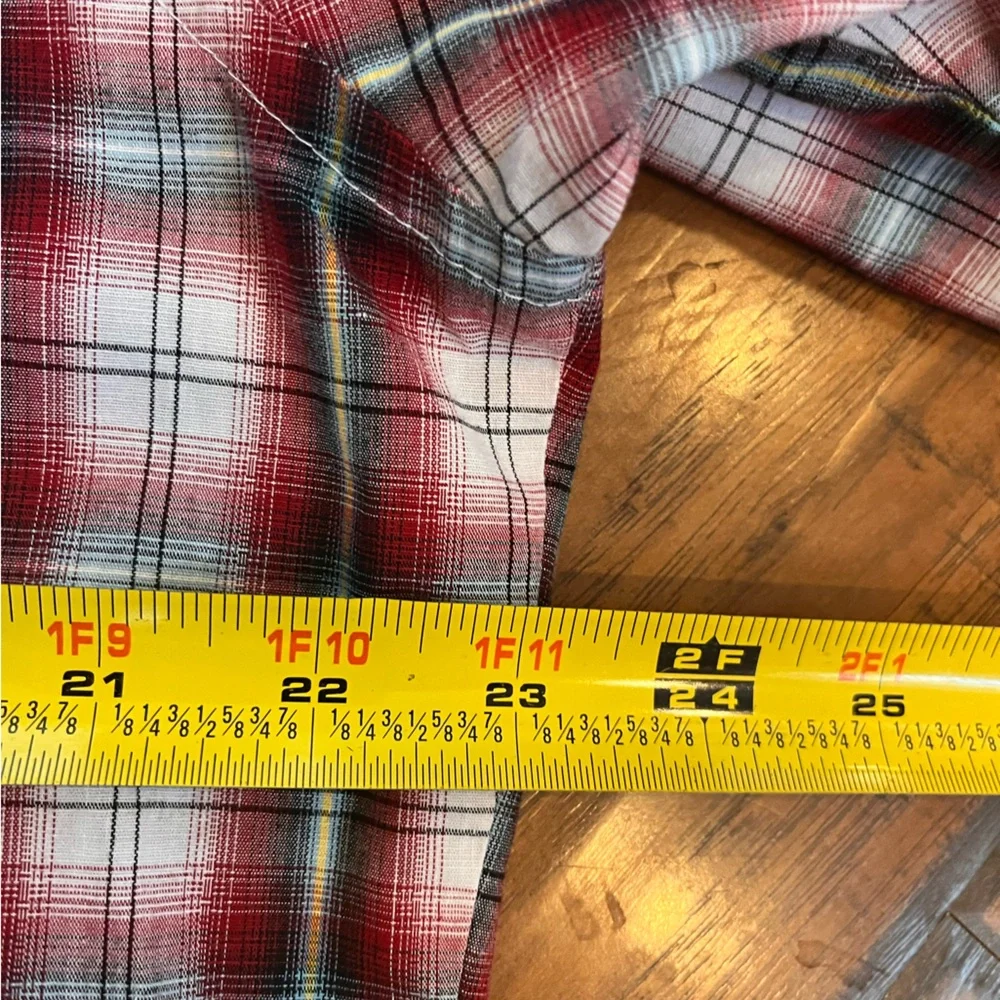 Wrangler pearl snap shirt men’s Large button down red plaid western cowboy nice!